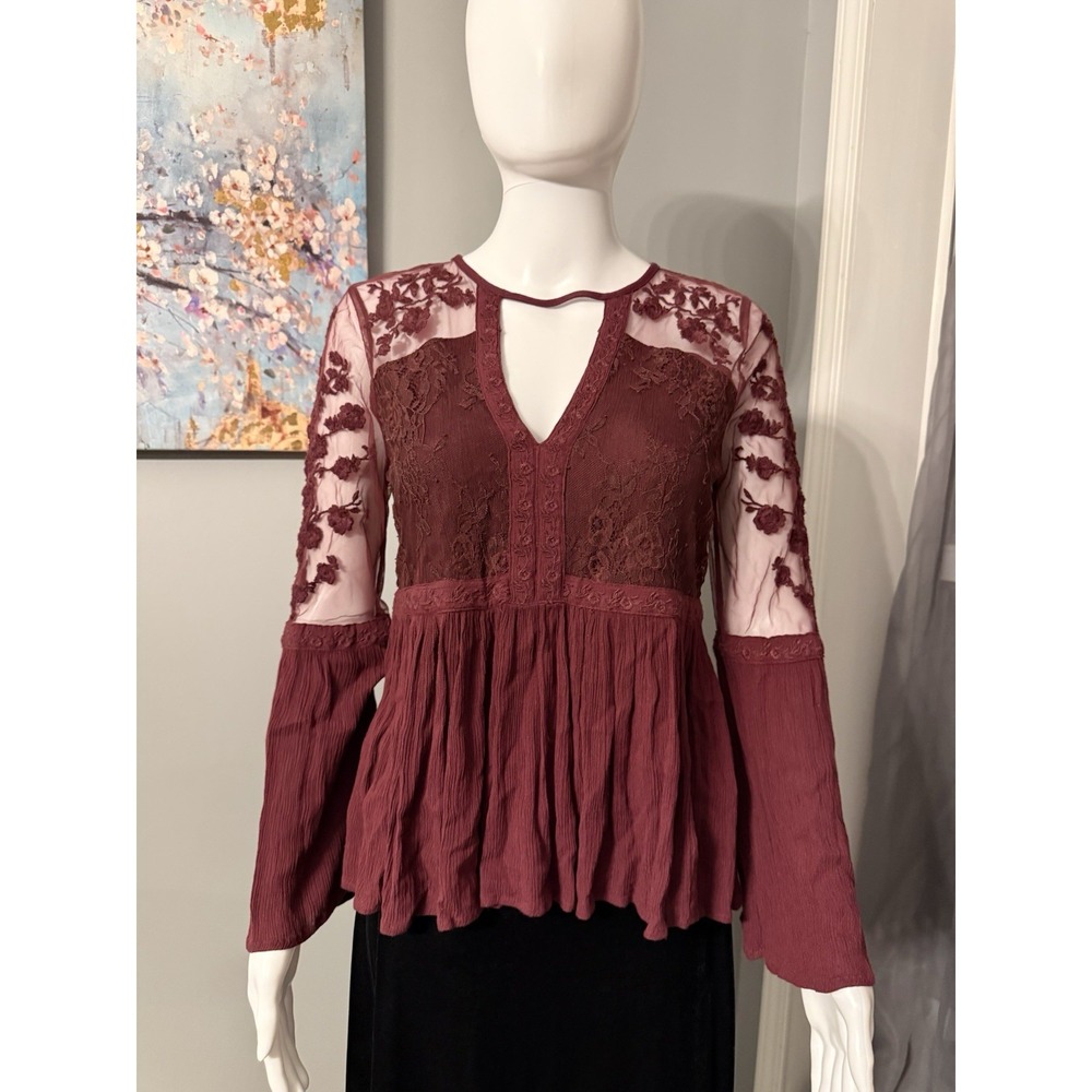 American Eagle Bell Sleeve Lace Peasant Blouse Size S Key Hole V Neck Lace Boho